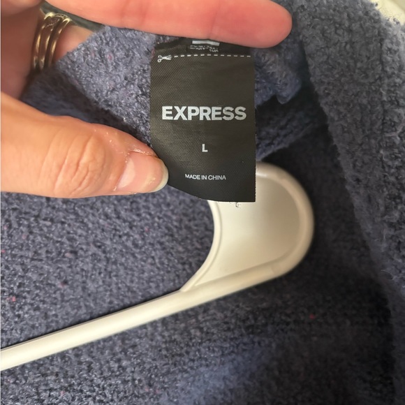 Express Sweater - Picture 4 of 4